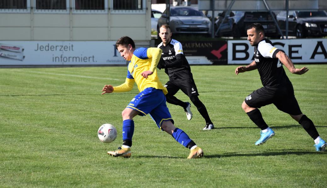 Au-Bernecks Tobias Dierauer (links) wird sich am Samstag, 17 Uhr, im Derby wieder mit den St. Margrethern Sheval Ljatifi (rechts) und Valdon Axhija messen.