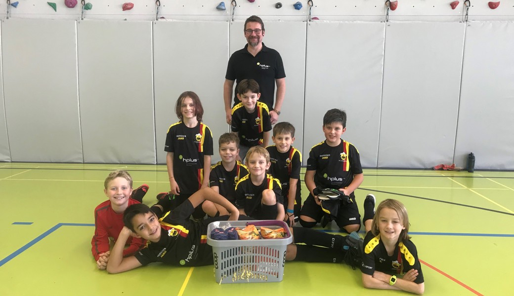 E Junioren mit Sponsorvertreter Peter Hardegger