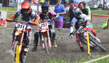 Dröhnende Motoren und spannende Rennen am Motocross Oberriet – die Bilder