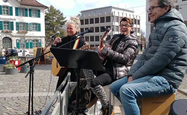 Konzerte auf dem Autoanhänger und auf dem Böötli