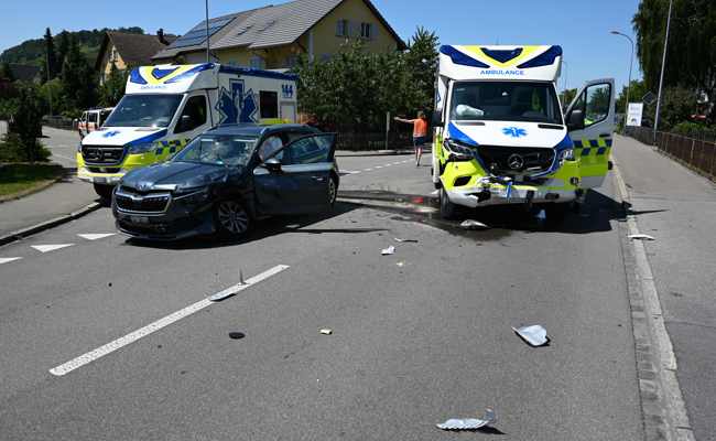 87-jähriger Autofahrer übersieht Rettungswagen mit Blaulicht und Sirene