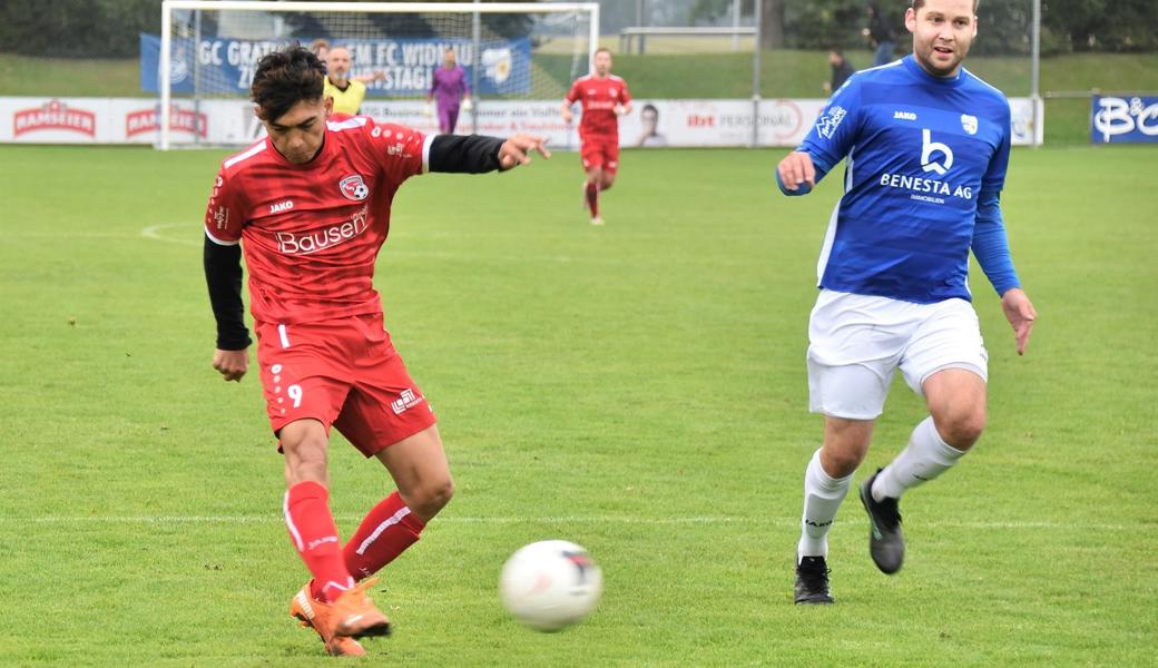 Bekommt Rohollah Afkari im Sechzehner den Ball, zögert er nicht lange und sucht den Abschluss. In Widnau traf er mit diesem Schuss die Latte – und ärgerte sich danach.