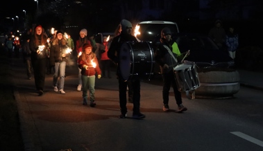 Mit zwei Umzügen von beiden Seiten auf den Funkenplatz zwischen den Dörfern