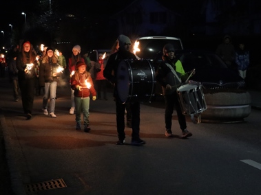 Mit zwei Umzügen von beiden Seiten auf den Funkenplatz zwischen den Dörfern