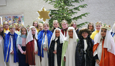 Sternsingerinnen und Sternsinger trugen die frohe Weihnachtsbotschaft ins Dorf