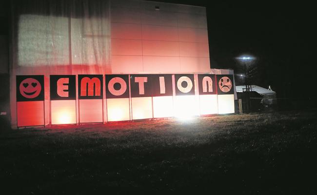 Licht- und Feuershow zum Auftakt