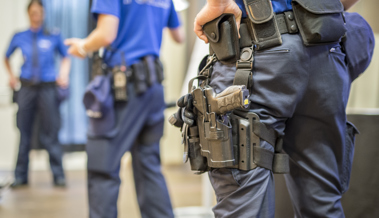 Bewaffneter Mann überfällt Bank in Dornbirn - Die Polizei erwischt den Verdächtigen in der Schweiz