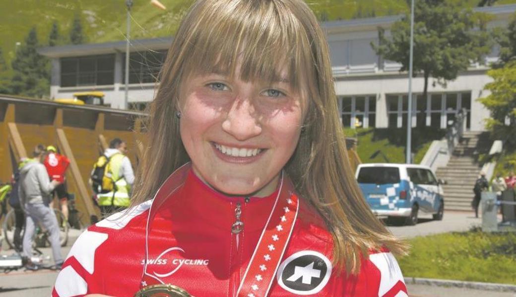 Vera Schmid (Marbach/Pink Gili): Seriensiegerin und Schweizer U17-Meisterin im Cross Country, auf der Strasse und im Radquer.