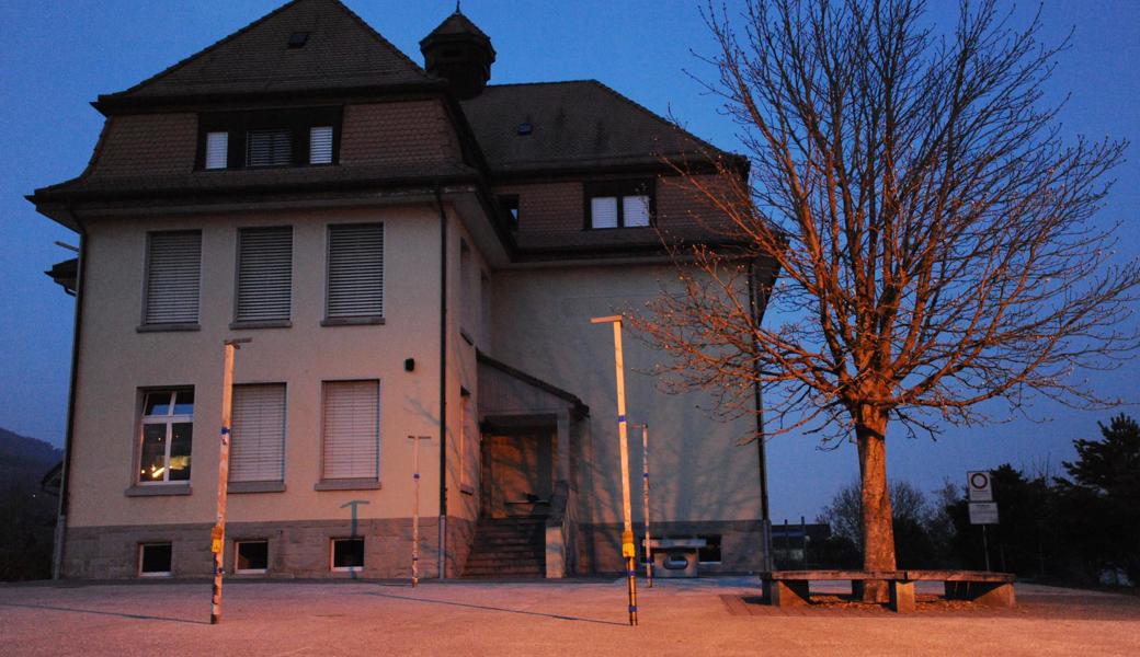 Nächste Woche kommen die Bauvisiere weg: Der Pausenunterstand darf aufgestellt werden.