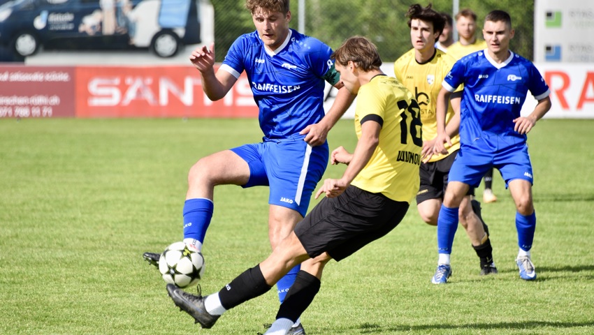 Rüthi (mit Sven Städler, in Blau) ist in einem Lauf und hat im Frühjahr jedes Spiel gewonnen. Nun geht’s gegen St. Otmar. Rüthi (mit Sven Städler, in Blau) ist in einem Lauf und hat im Frühjahr jedes Spiel gewonnen. Nun geht’s gegen St. Otmar.