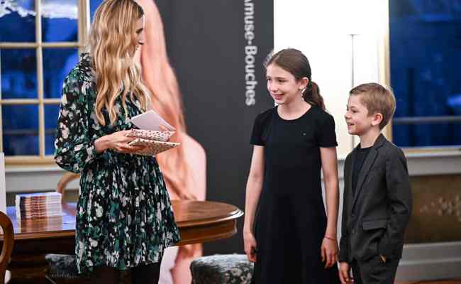 An der Buchvernissage über Familienanekdoten waren auch die Kinder und ein politischer Gast dabei