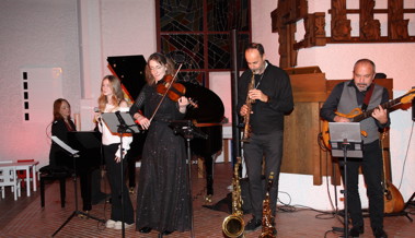 Adventskonzert verbindet moderne Stücke, Klassiker und starke junge Stimmen