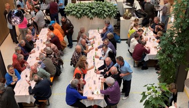 Erfolgreiche Tradition: Bank lud Kundschaft zur Siedwurst-Party zum Jahresausklang