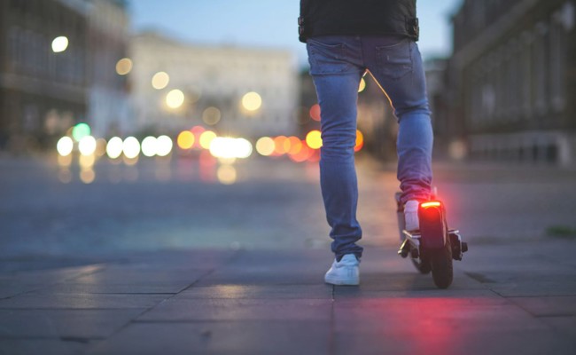 «Viele denken, sie würden ein Spielzeug fahren»: E-Scooter Unfälle unter Alkoholeinfluss häufen sich