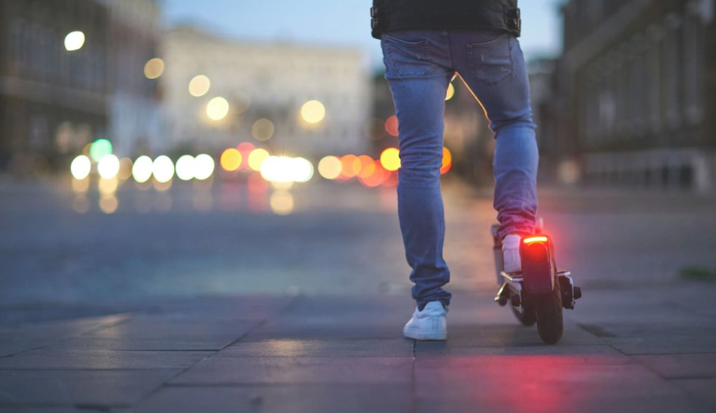 «Viele denken, sie würden ein Spielzeug fahren»: E-Scooter Unfälle unter Alkoholeinfluss häufen sich