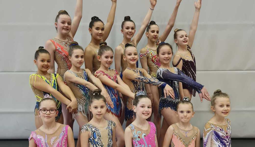 Gymnastinnen der RG Diepoldsau-Schmitter (hinten, v. l.): Jaira Wellinger, Yalina Lins, Amélie Graf, Elisiana Nikaj, Maria Ruda. Mitte (v. l.): Rebecca Ruda, Mayleen Hutter, Norell Tanner, Sara Marijanovic, Sydney Seitz. Vorne (v. l.): Leni Knöpfel, Vasilisa Morozova, Fiona Danuser, Samira Ith und Julie Vogt. 