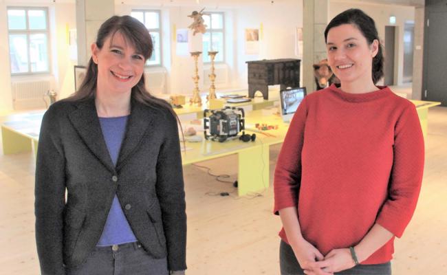 Zwei Rundgänge in einem Raum