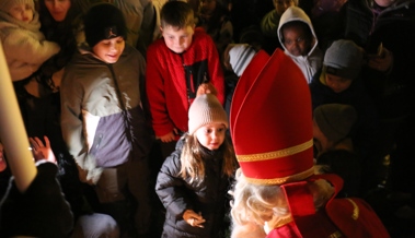 Hunderte Kinder erwarteten mit Spannung die Kläuse und Schmutzlis