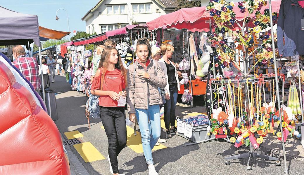 Ob man nun etwas kaufte oder nicht, am Jahrmarkt fühlten sich alle wohl.