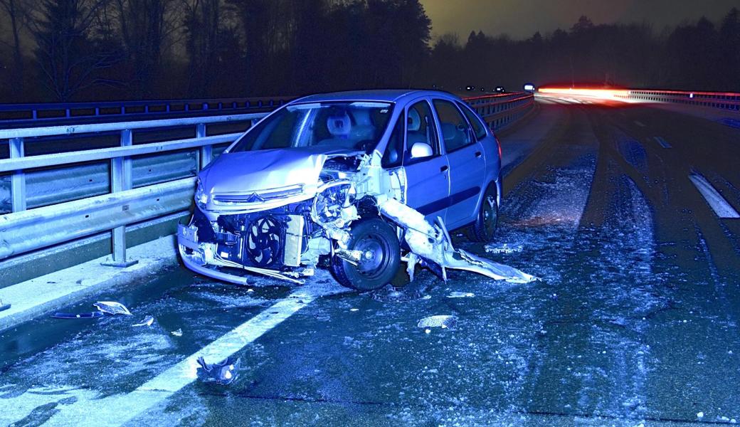 Das Auto erlitt Totalschaden.