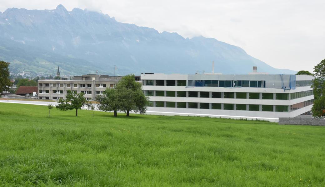 Wird hier bereits die Schliessung des Spitals Altstätten aufgegleist?  Neubau des Spitals Grabs, von Westen gesehen.