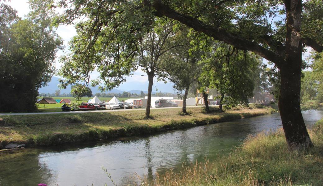 Direkt am Binnenkanal ist das Lagerleben besonders schön.