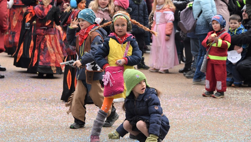 Spass für Gross und Klein bei der «Fasnacht am Markt» Spass für Gross und Klein bei der «Fasnacht am Markt»