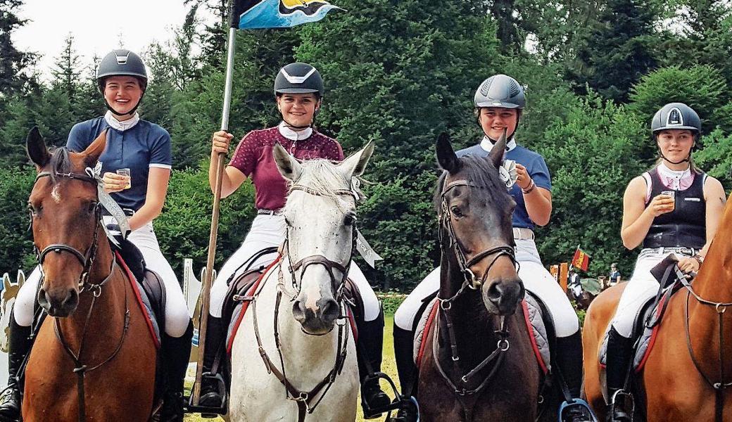 Die Juniorenequipe des Kavallerievereins Oberrheintal (von links): Julia Dietsche mit Calypsa von Kappensand, Nina Gilomen mit Quiwie, Marina Lüchinger mit Carlotta und Michelle Ritter mit Ria.