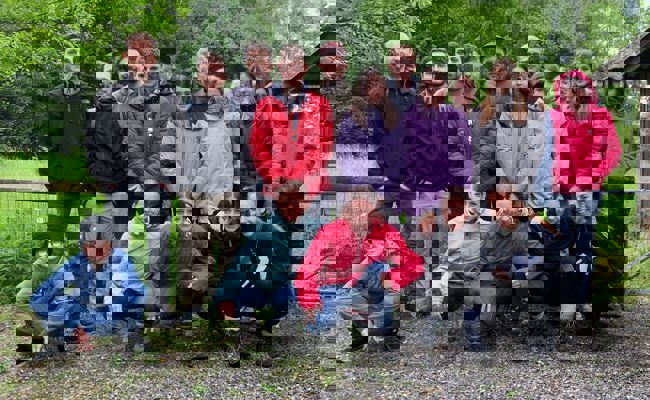 Der STV füllte im Schweizer Riet mehrere Säcke mit Berufkraut