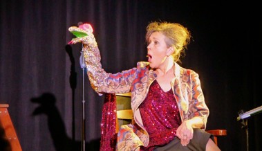 Mit scharf gewürztem Witz und Musik: Betty Dieterle zeigt im Diogenes «Apocalypso Blues»