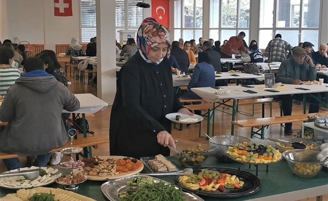 Interreligiöser Austausch beim Fastenbrechen in Heerbrugg