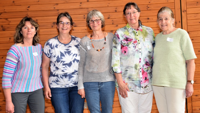 Das Vorbereitungsteam mit (v.l.) Angela Bechter, Gabi Knechtle, Edith Mauchle, Marianna Wüger und Doris Mayer. Das Vorbereitungsteam mit (v.l.) Angela Bechter, Gabi Knechtle, Edith Mauchle, Marianna Wüger und Doris Mayer.