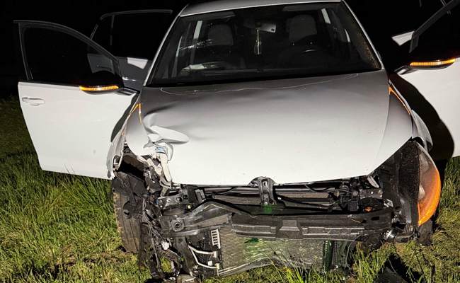 Autofahrer verliert die Kontrolle und rammt einen Hydranten