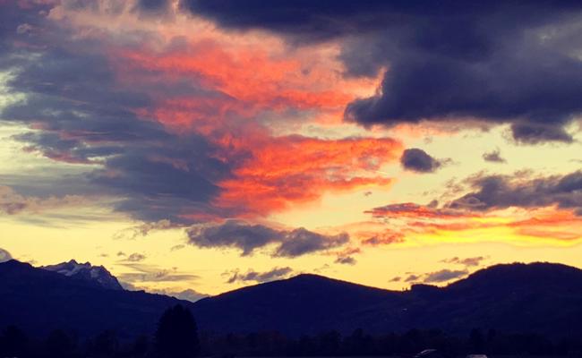 Erst ein roter Himmel, dann Unfug