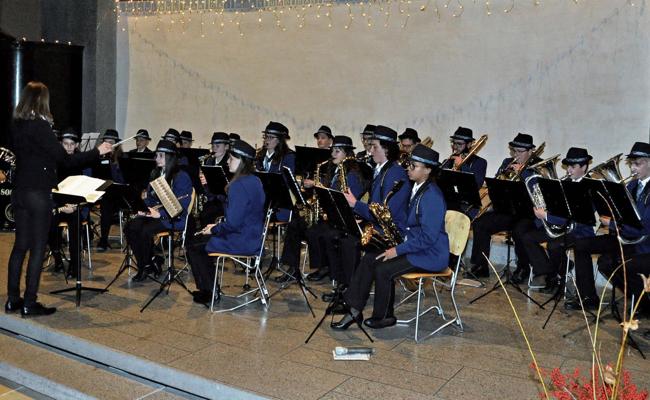 Jugendmusik verzaubert mit Adventskonzert