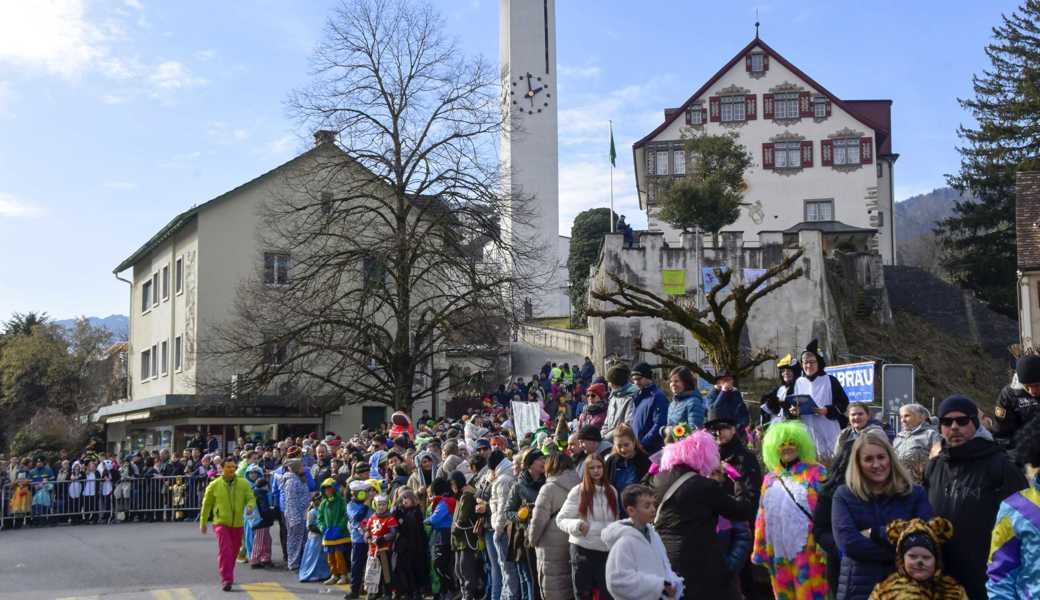 Dicht gedrängt stand das Publikum am Starassenrand.