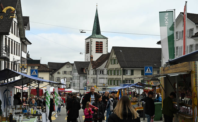 Viele Besucherinnen und Besucher genossen den Jahrmarkt