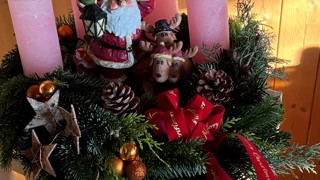 Monika Mittelholzer schreibt: "Adventskranz selber gemacht, schöni Adventszit." Monika Mittelholzer schreibt: "Adventskranz selber gemacht, schöni Adventszit."