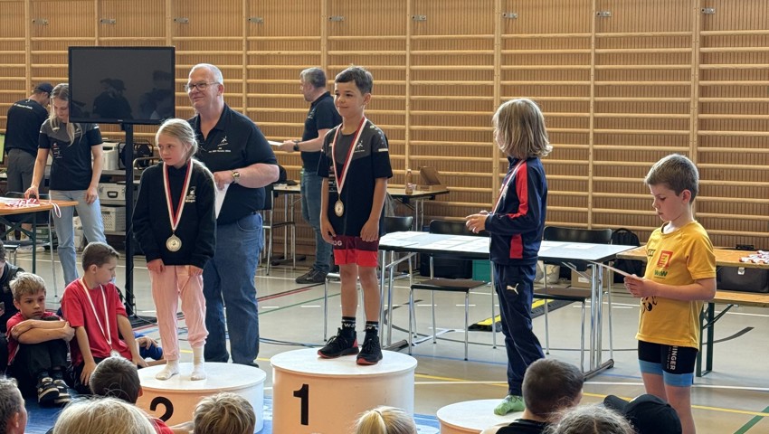 Johnny Streule gewann die Kategorie 25kg Jugend B. Johnny Streule gewann die Kategorie 25kg Jugend B.