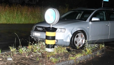 50-Jähriger kollidierte mit einer Verkehrsinsel - er war alkoholisiert