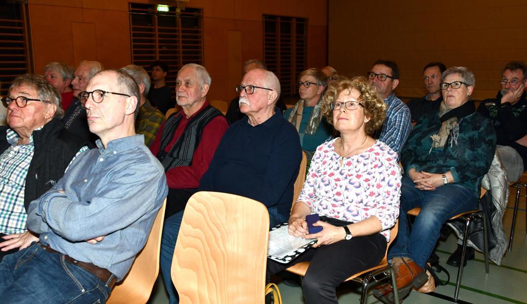 Gegen 100 Diepoldsauerinnen und Diepoldsauer informierten sich über Siedlungsränder und Freiräume.