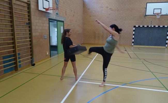 Kickbox-Karateclub erweitert Angebot:  Selbstverteidigungskurse für Frauen und Mädchen