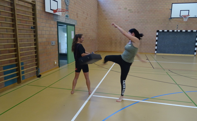 Kickbox-Karateclub erweitert Angebot:  Selbstverteidigungskurse für Frauen und Mädchen