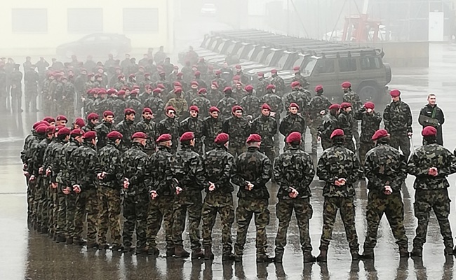 Der Sohn ist jetzt Rekrut und was das bei der Mutter auslöst
