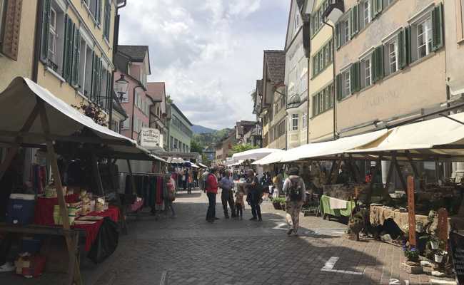 Für Fleischtiger und Shopping-Queen: Mai-Markt steht bevor