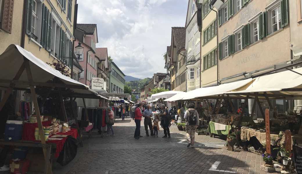 Allerlei Genüsse und Waren: Am 2. Mai ist Mai-Markt. 