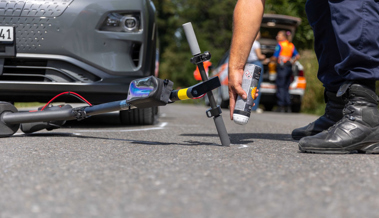 16-jähriger E-Scooter-Fahrer bei Unfall schwer verletzt - Rega fliegt ihn ins Spital