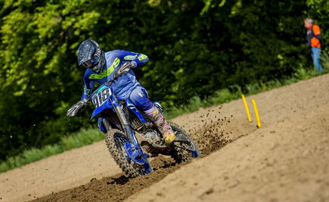 Yamaha-Pilot Luca Büchel aus Rüthi gewinnt im Kanton Solothurn zweites Rennen in Folge