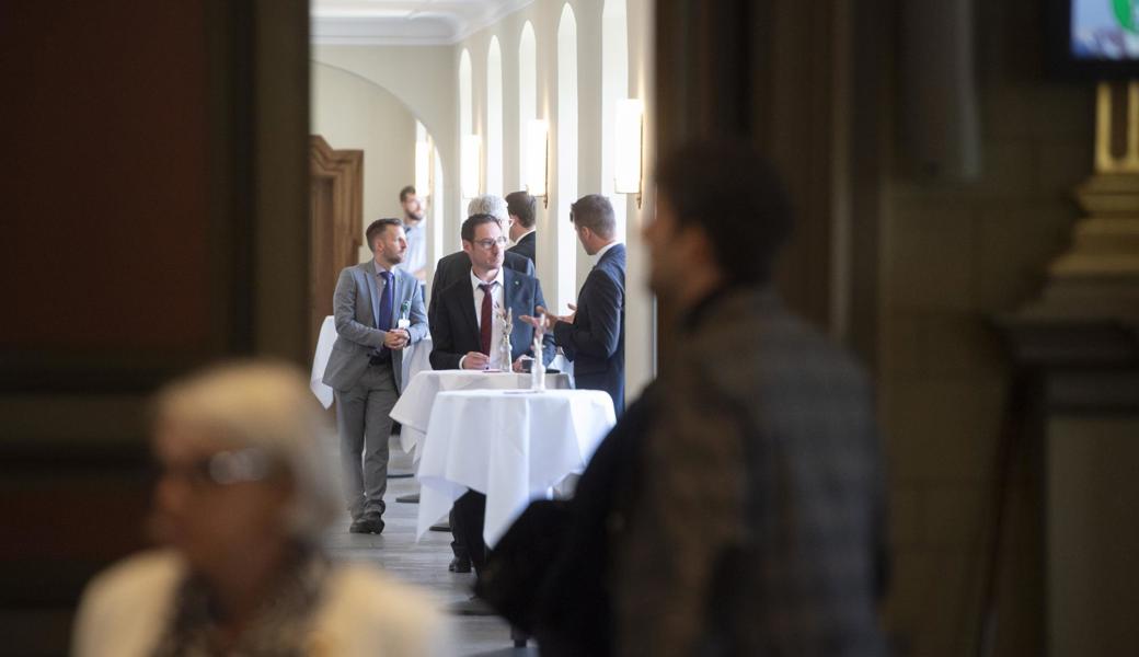 Blick in den Vorraum des Ratsaals: Bevor die Geschäfte in den Rat kommen, werden sie in sogenannten voKo - vorberatenden Kommissionen - diskutiert.