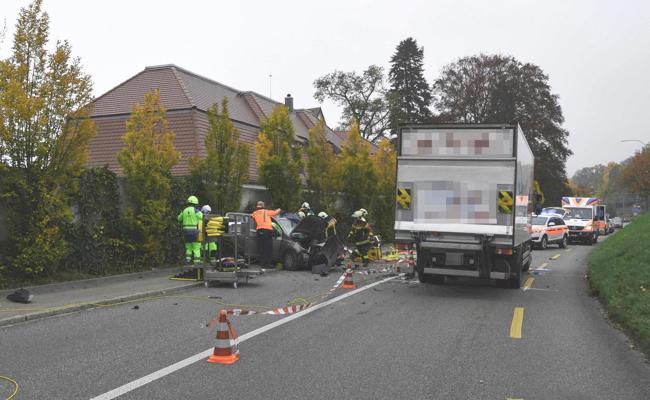 Bei Frontalkollision schwer verletzt